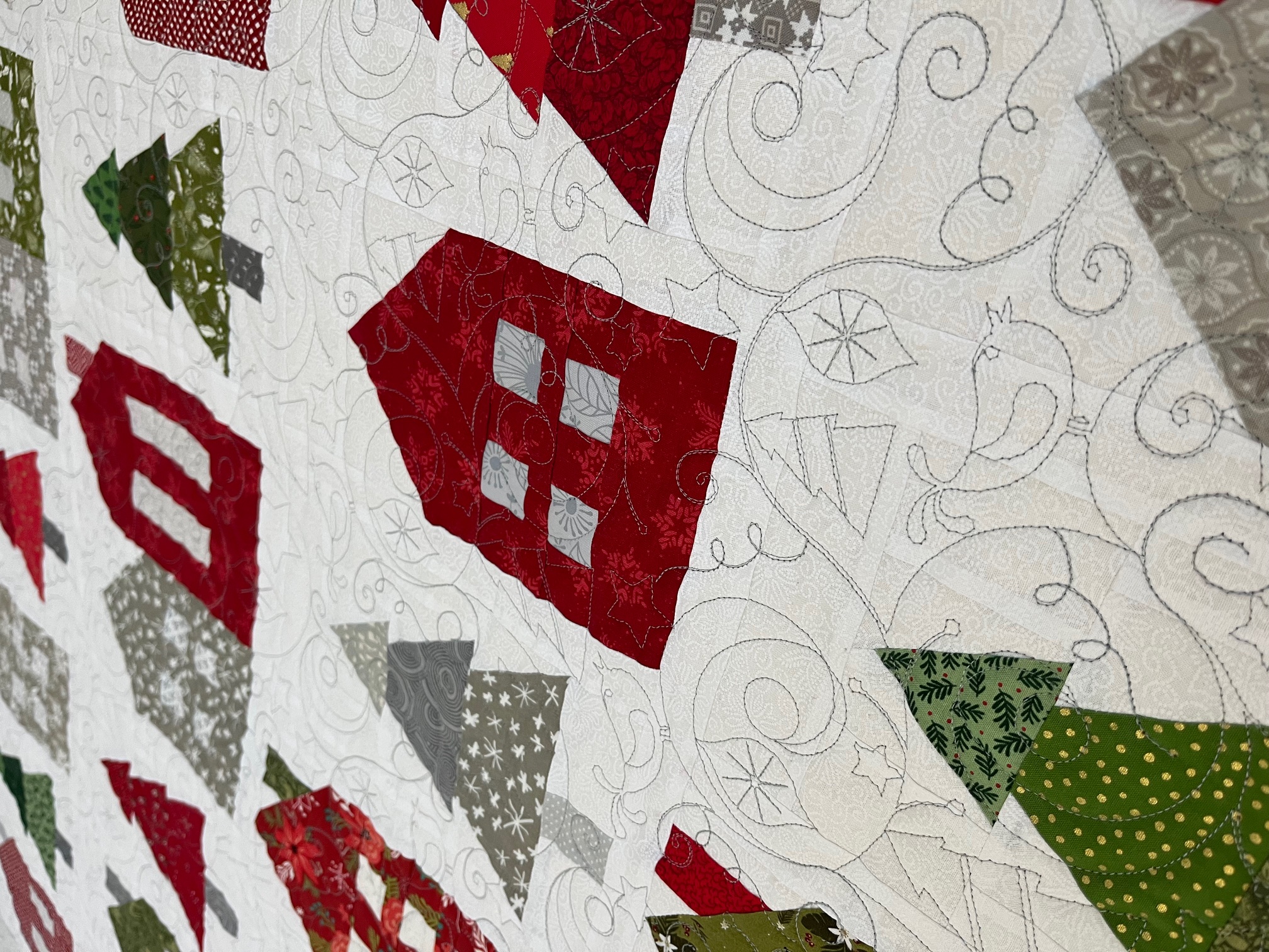 Edge-to-edge quilting for your treasured quilts. <br> Now accepting new projects!